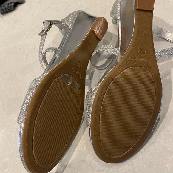 Dreampairs, silver metallic sandals, size 9 - Picture 3 of 3
